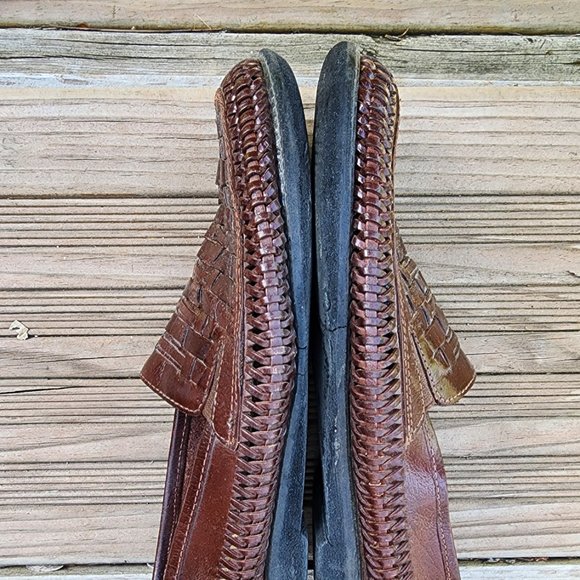Men's Dress Huarache Size Listed as a 10M, runs big fits like a 10.5 to 11D - Picture 4 of 5
